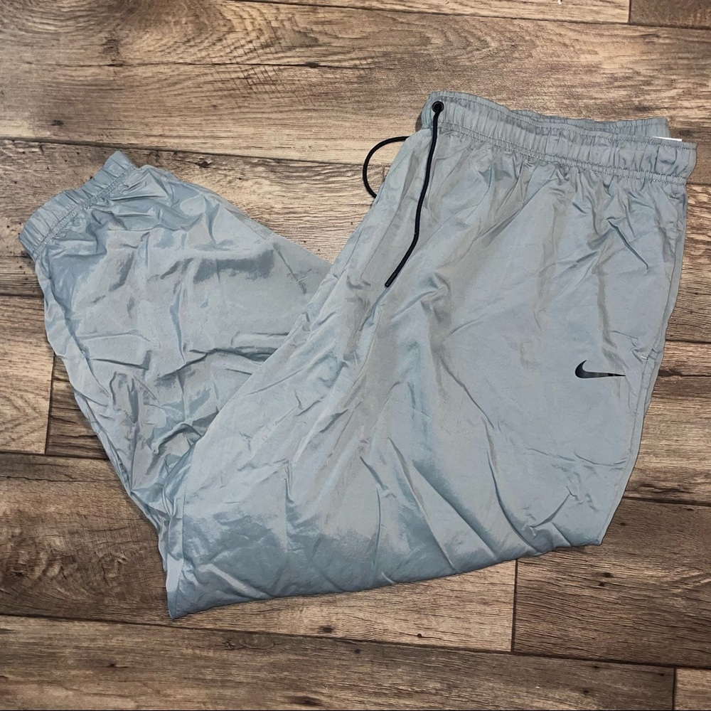 Nike Sportswear Essential Women's Woven Joggers